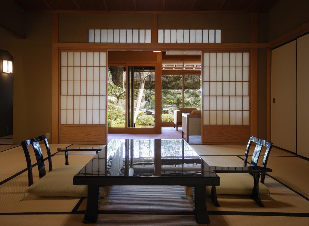 Suimeikan Gero Kültér fotó A traditional Japanese room