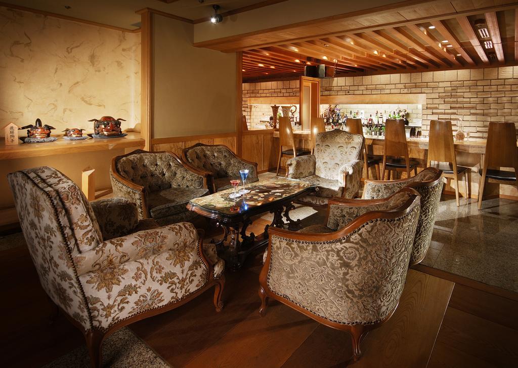 Suimeikan Gero Kültér fotó Interior of a restaurant in Dubai