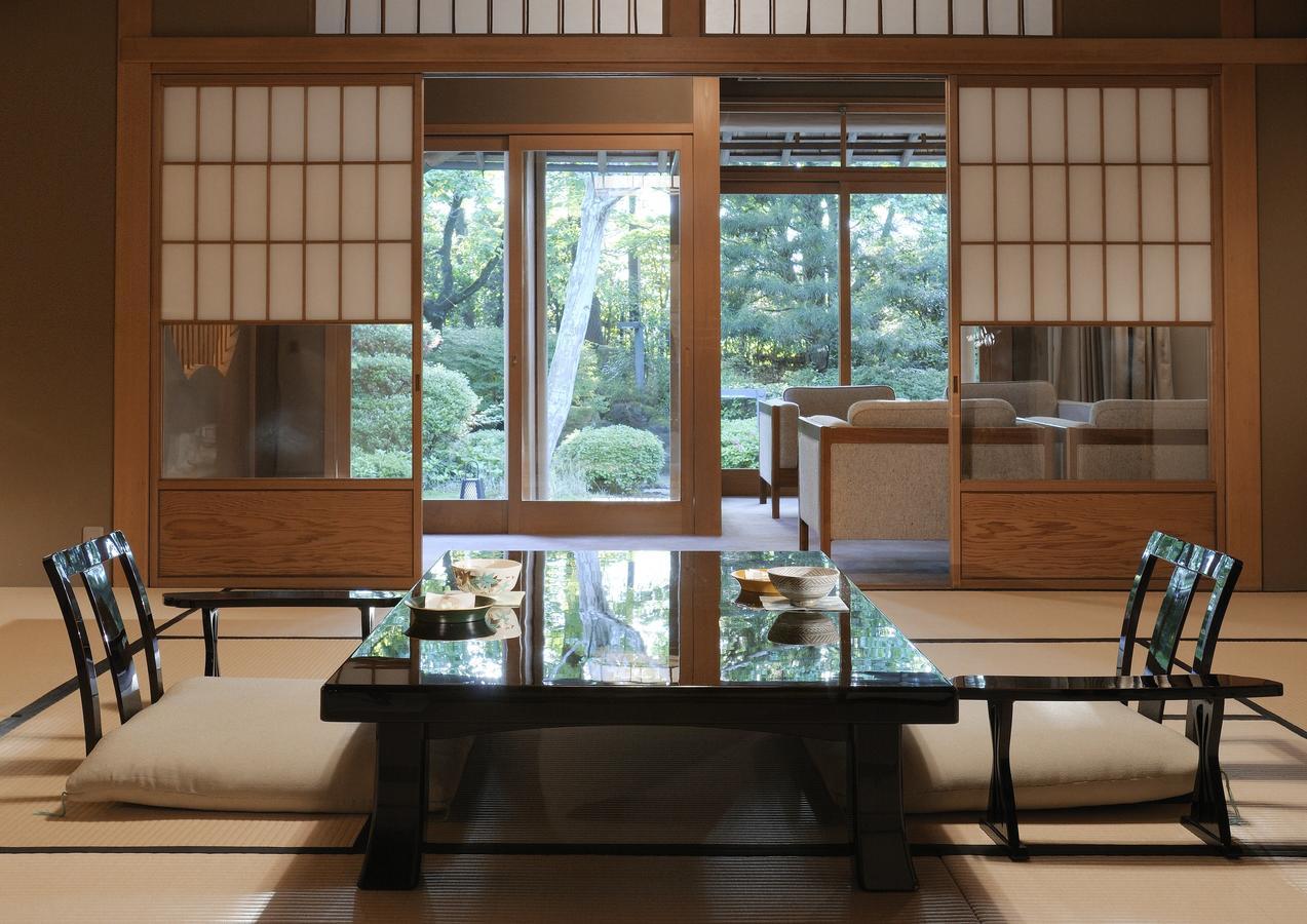 Suimeikan Gero Kültér fotó A traditional Japanese dining room